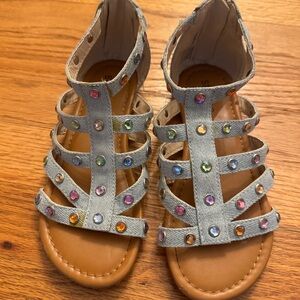 Steve Madden Gray Sandals T-Bar Design